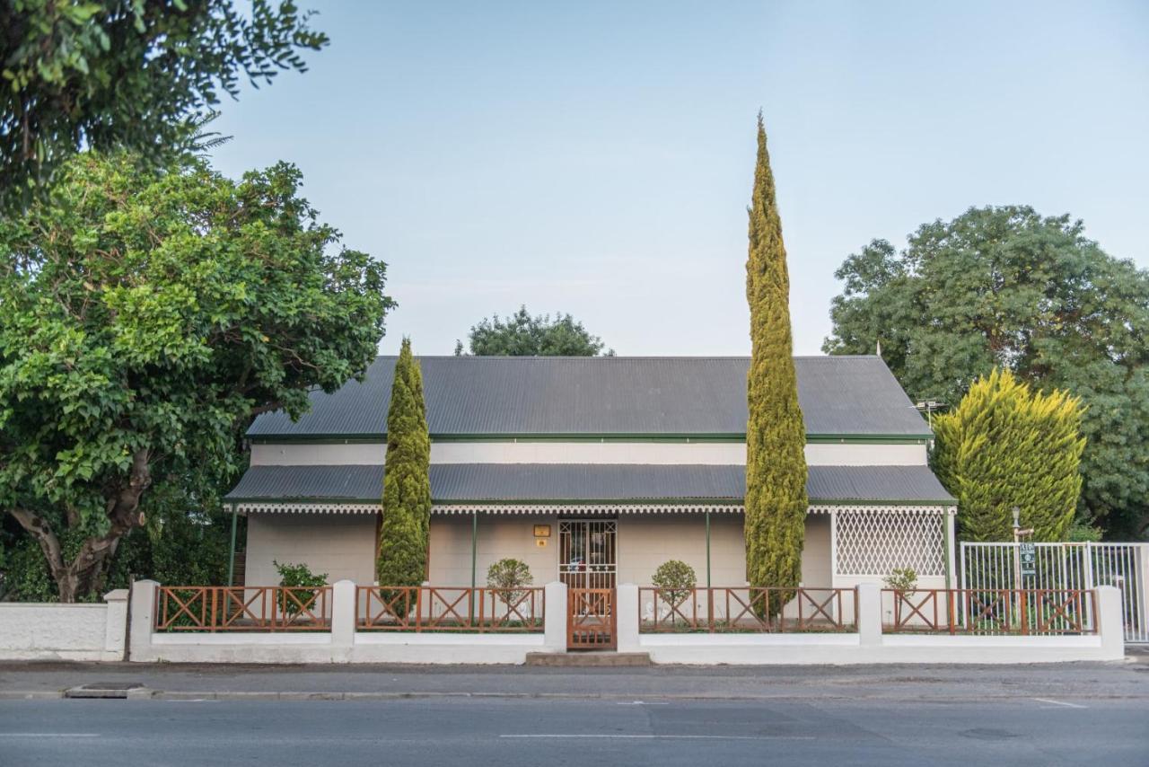 Leo Guest House Robertson Exterior photo
